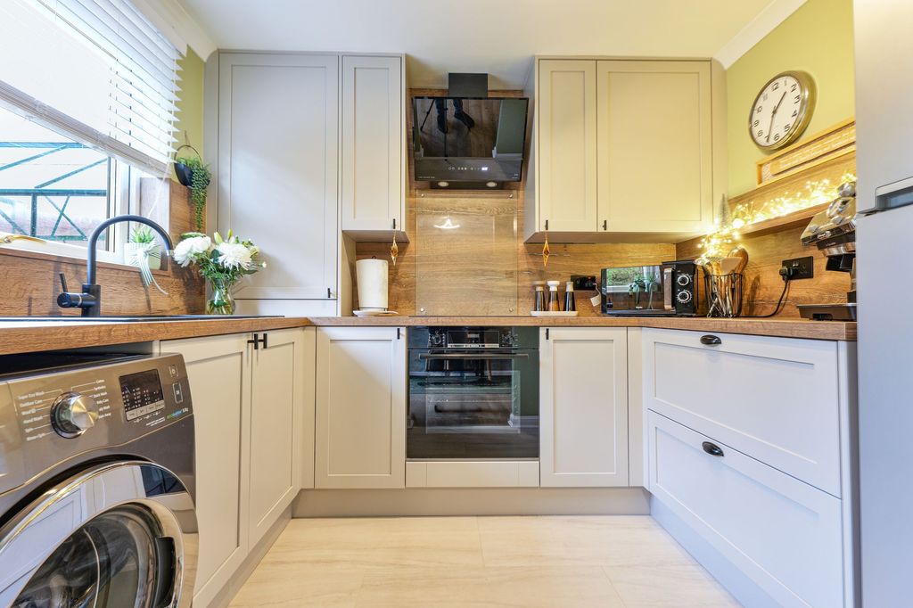 Property photo 2 of 22