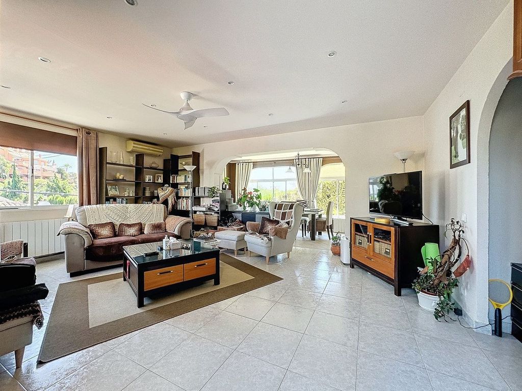 Property photo 1 of 25 Villa, Nueva Andalucía