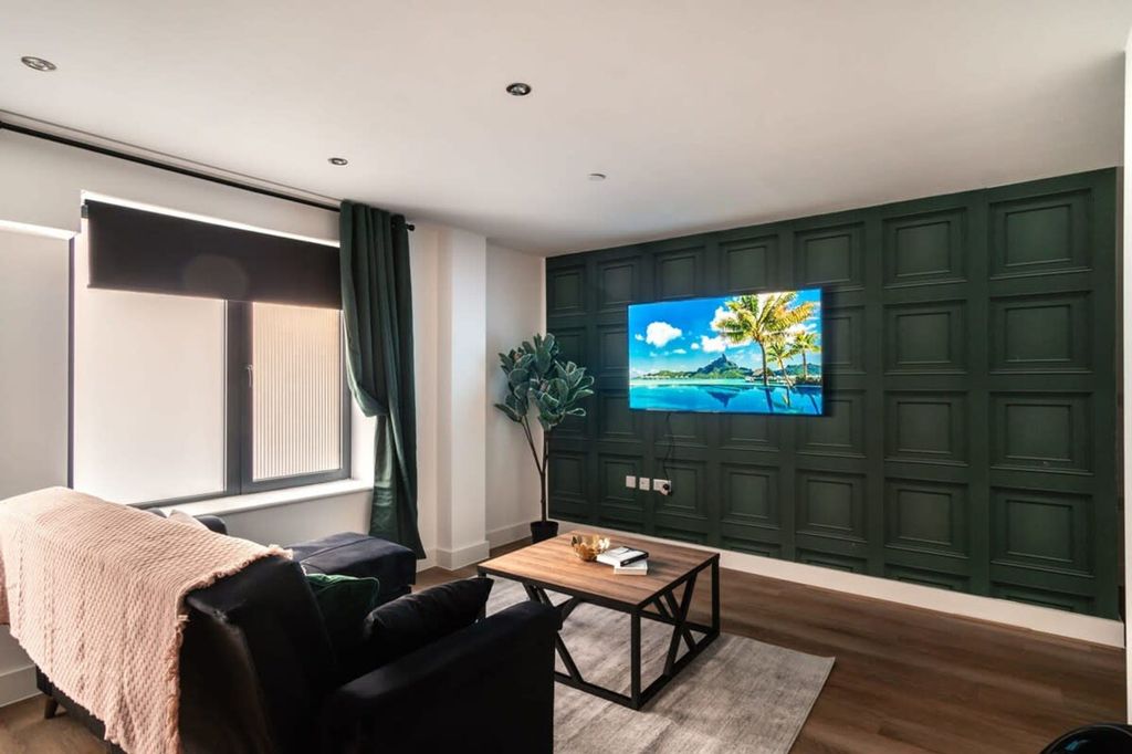 Property photo 1 of 17 Living Room