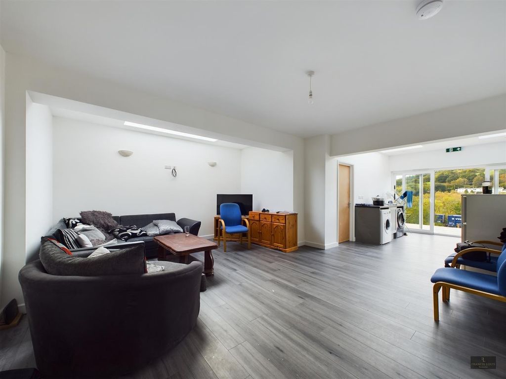 Property photo 2 of 11 B7Qtmxsptkujehchwvteua.Jpg