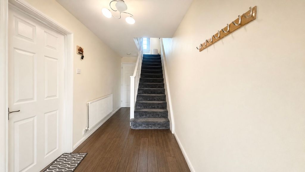 Property photo 2 of 17 Hallway