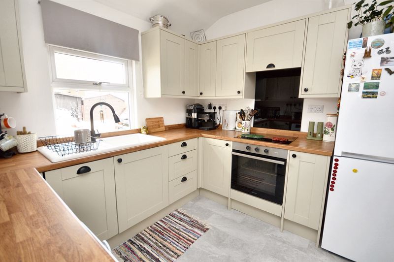 Property photo 3 of 14 Kitchen