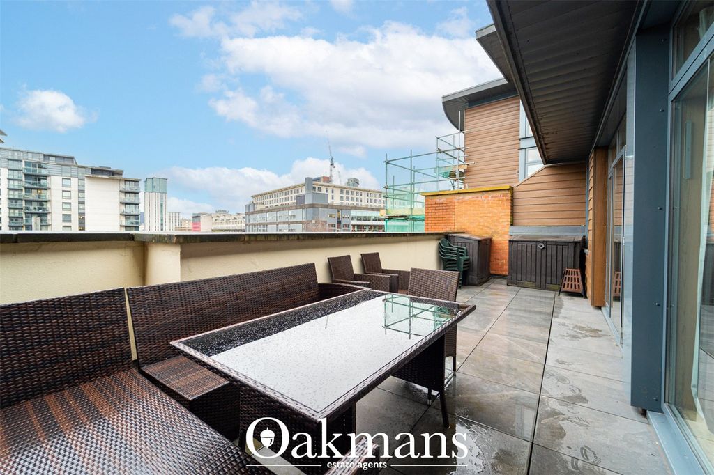 Property photo 2 of 49 Picture No. 32