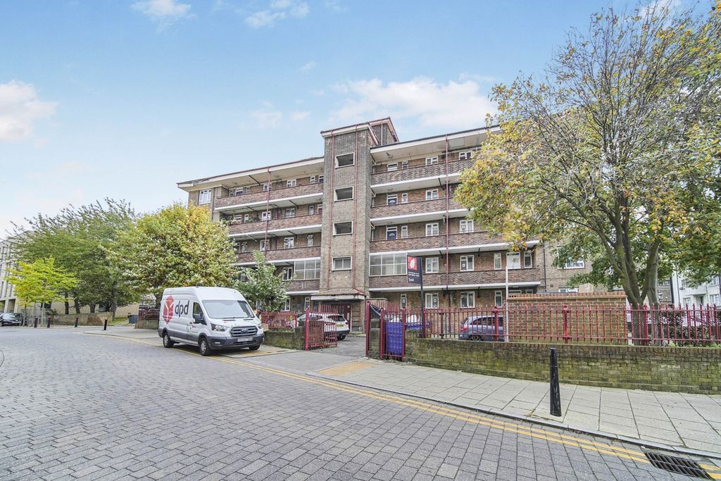 Property photo 1 of 10 37878621-E695-Ef1...