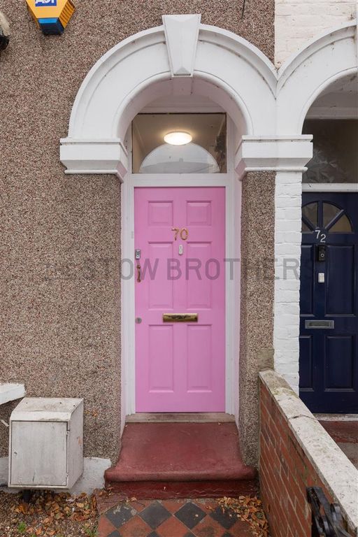 Property photo 2 of 20