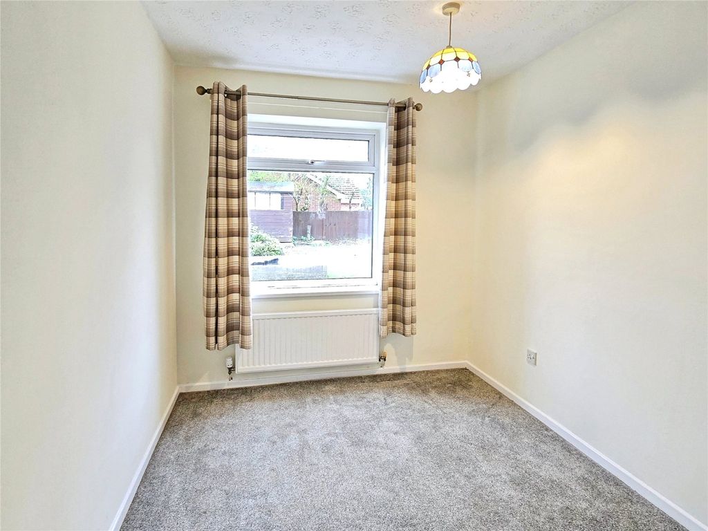 Property photo 3 of 9 Dining Room