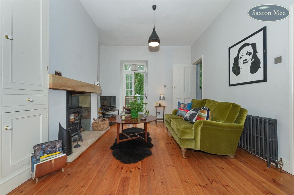 Property photo 3 of 29 Middlewood Rd - Lounge 9583.Jpg