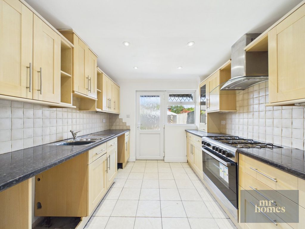 Property photo 3 of 28
