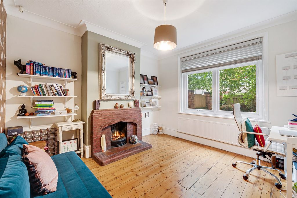Property photo 3 of 19 Sitting Room