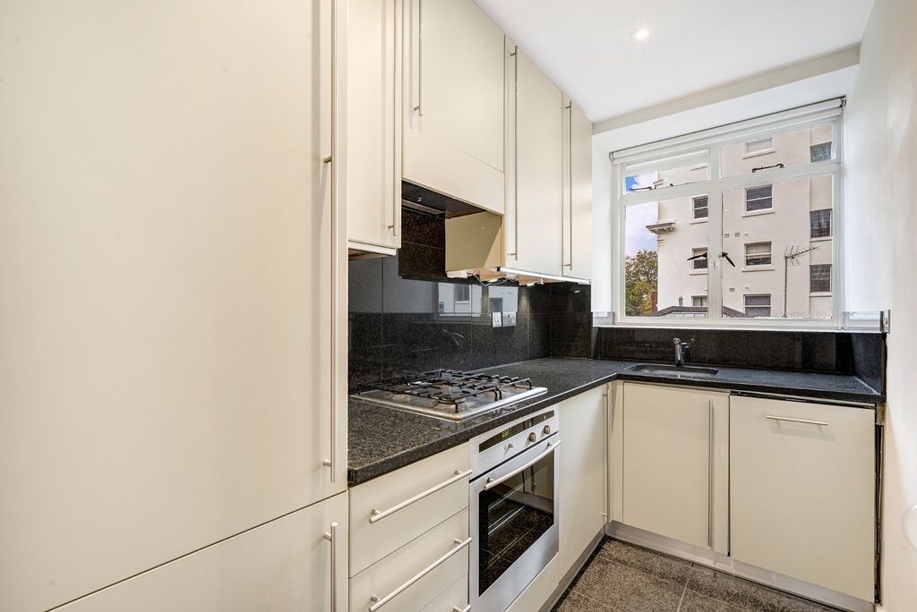 Property photo 3 of 9 Kitchen