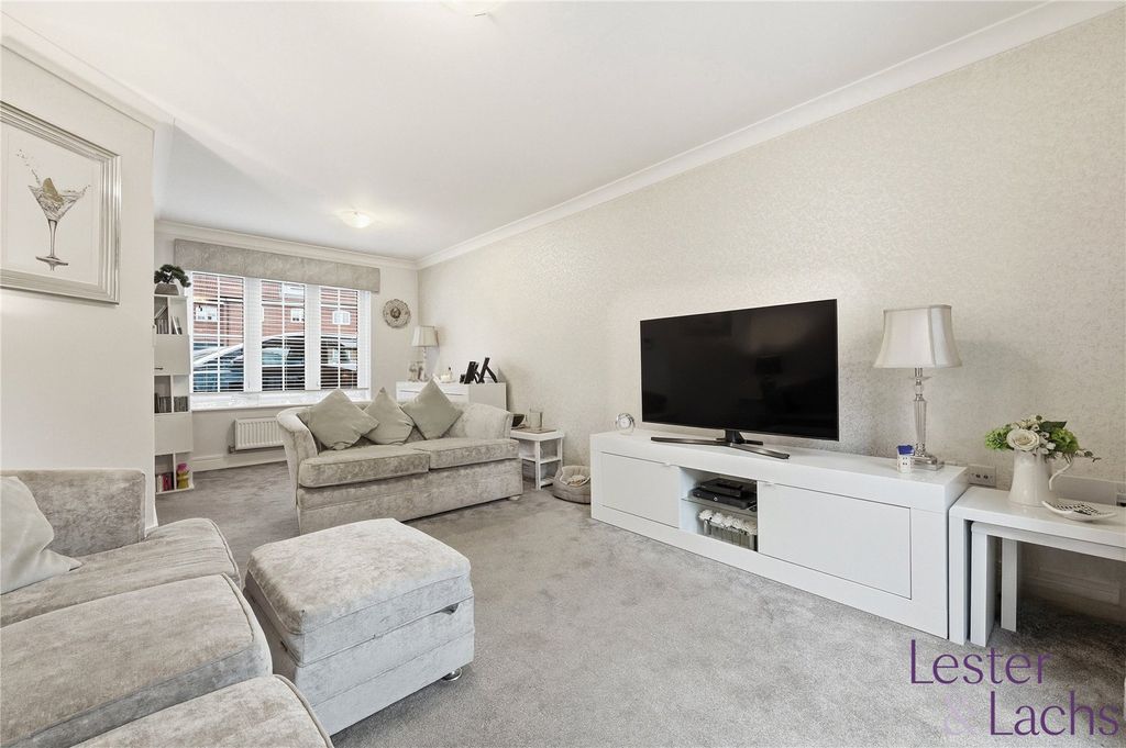 Property photo 2 of 44 Picture No. 25