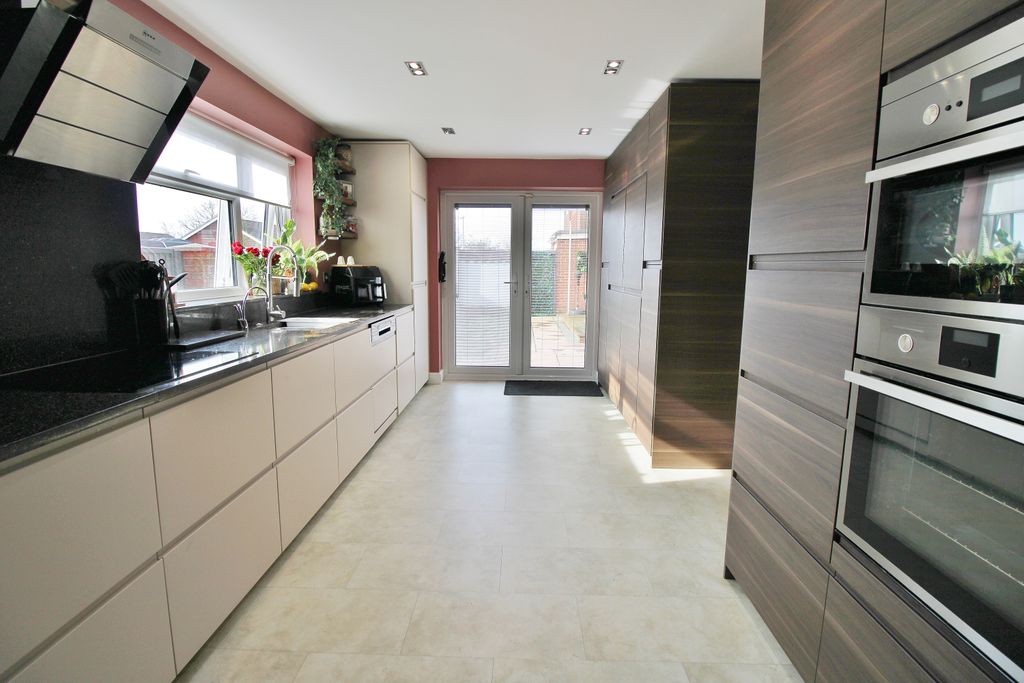 Property photo 3 of 27