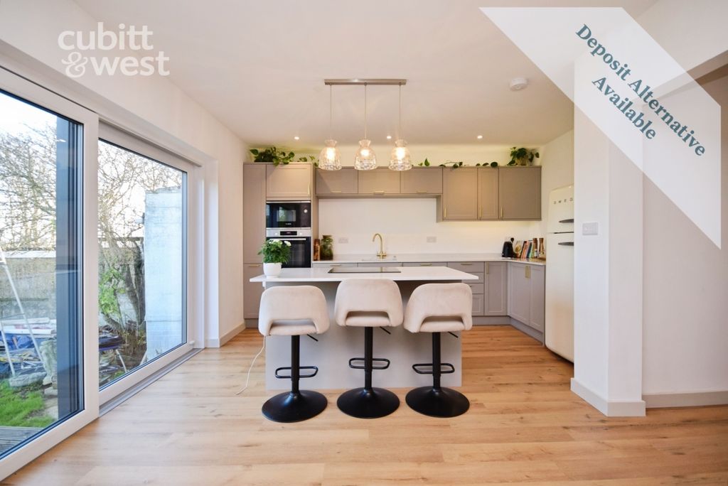 Property photo 3 of 20 Kitchen