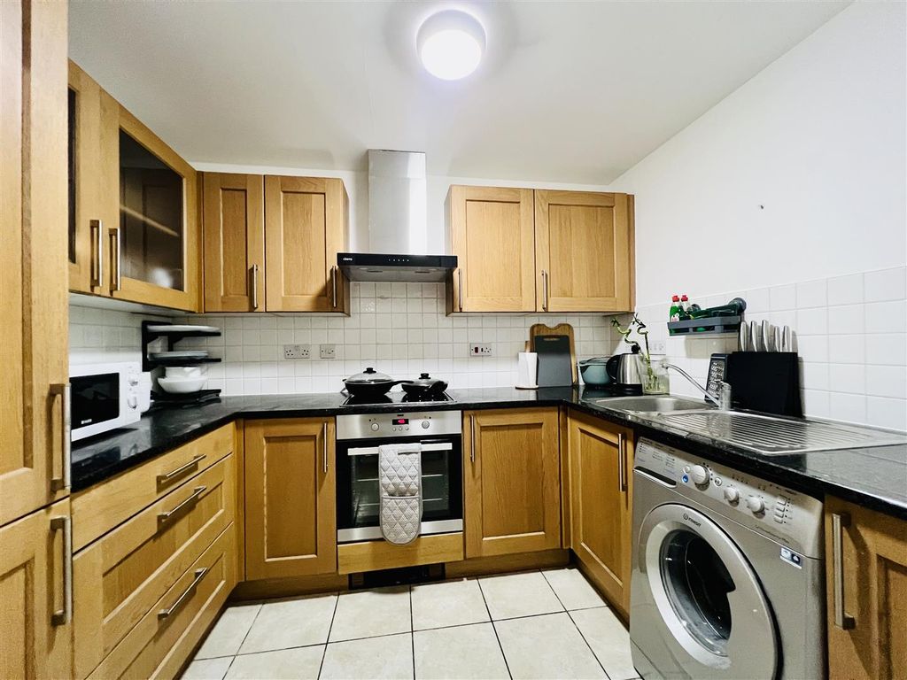 Property photo 3 of 7 Sharing Kitchen