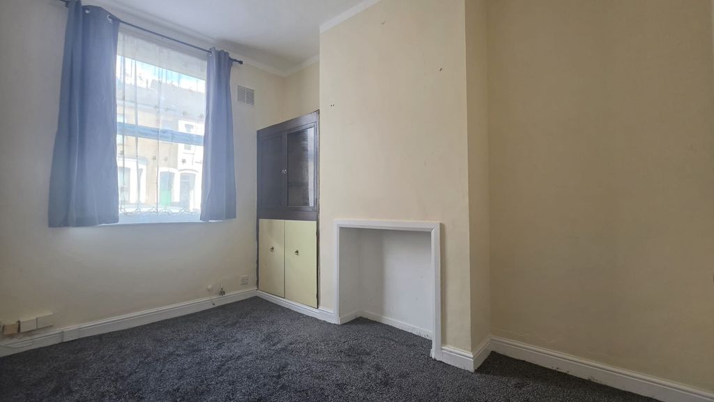 Property photo 3 of 31