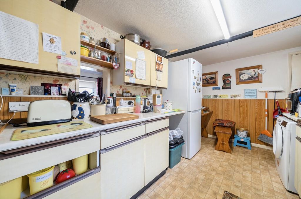 Property photo 2 of 19 Kitchen/Breakfast