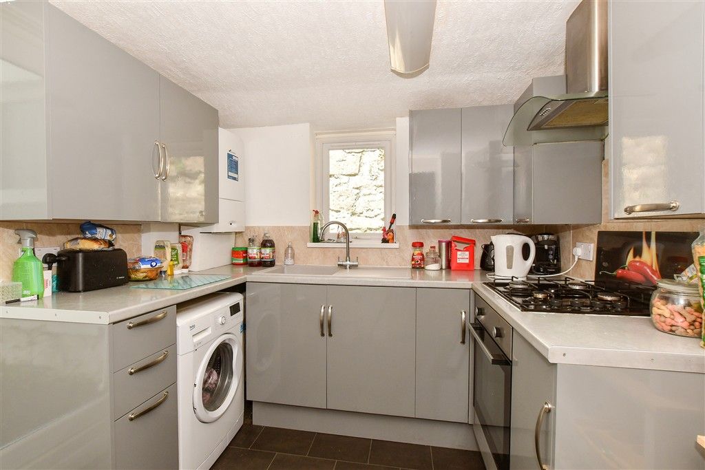 Property photo 3 of 10 Kitchen