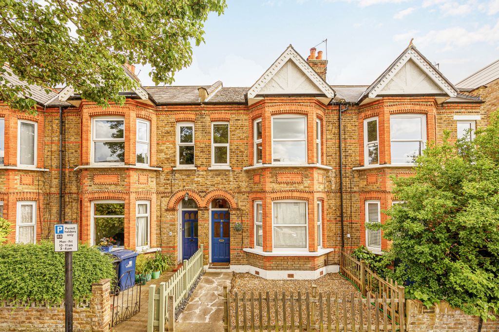 Property photo 1 of 11 8 Darwin Road-1
