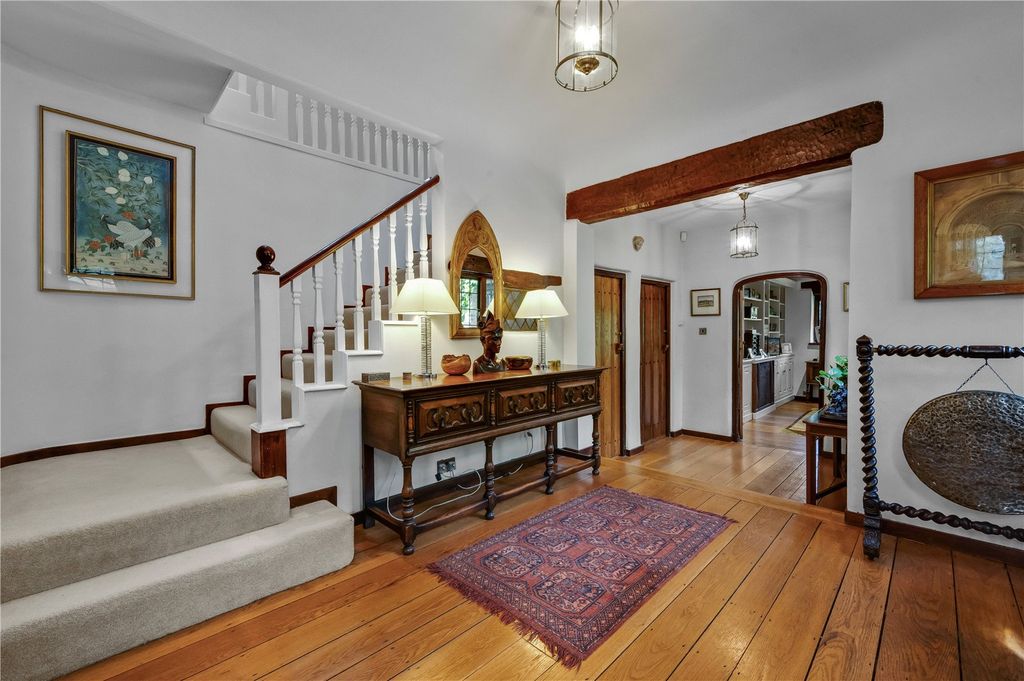 Property photo 2 of 22 Entrance Hall