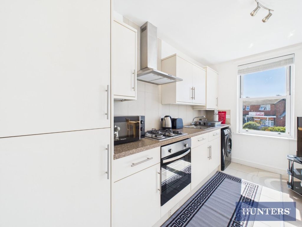 Property photo 3 of 10 Kitchen