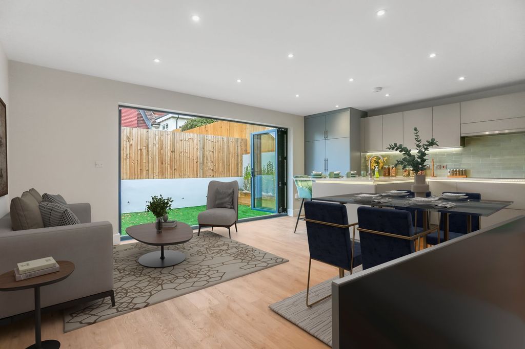 Property photo 2 of 35