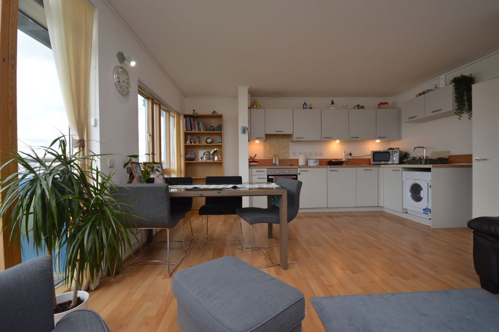 Property photo 1 of 13 2 Double Bedroom Apartment To Rent