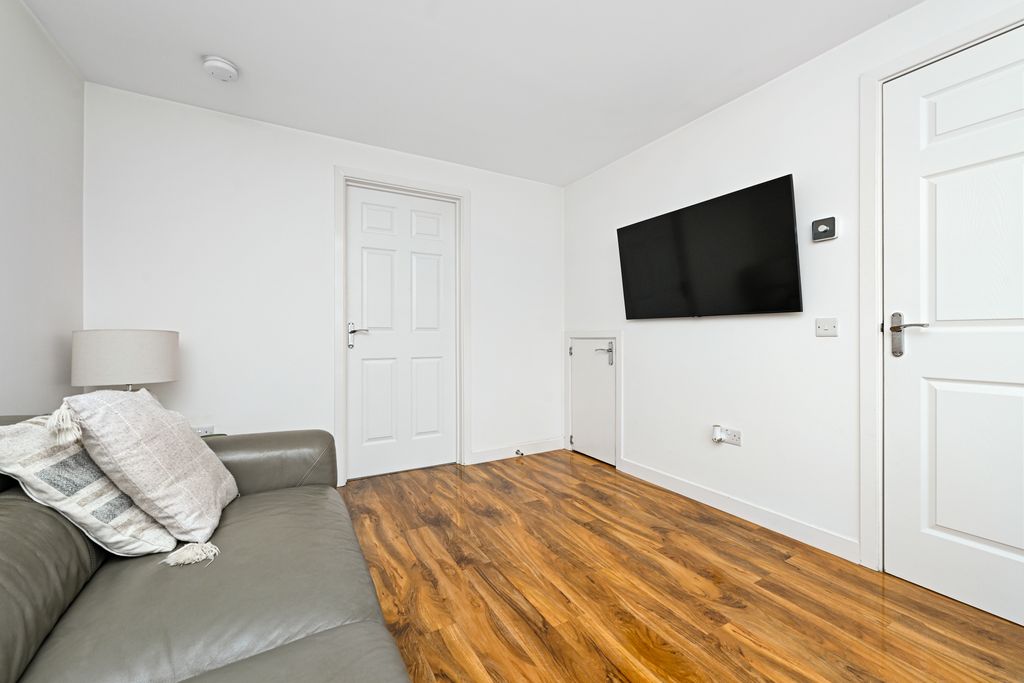 Property photo 3 of 19 Property Image 4