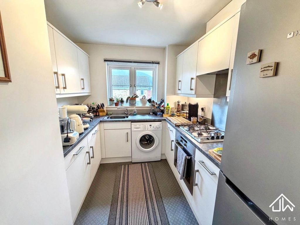 Property photo 2 of 9 Kitchen