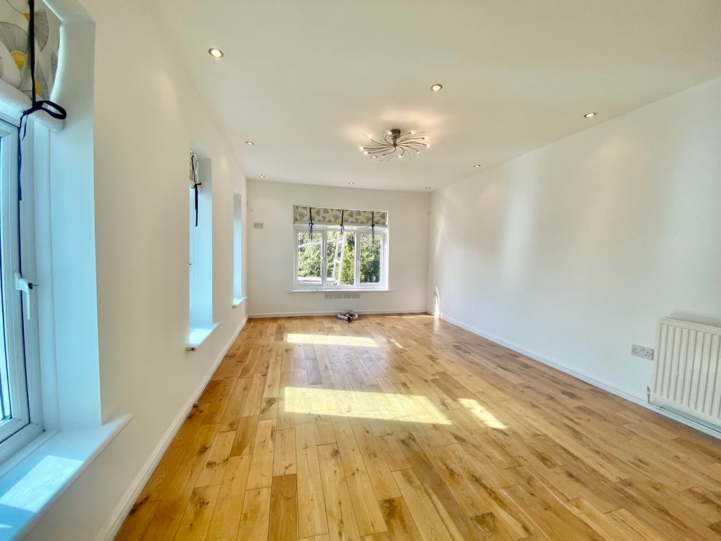 Property photo 1 of 18 Image