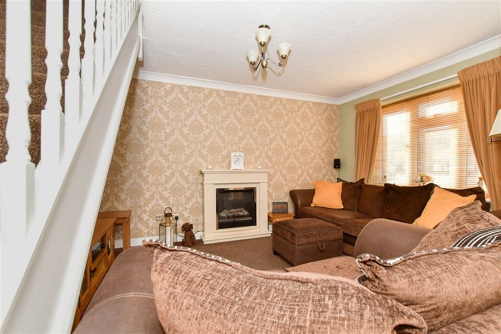 Property photo 1 of 15 Lounge