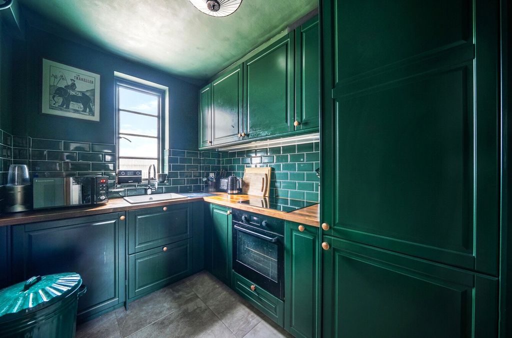 Property photo 2 of 14 Kitchen