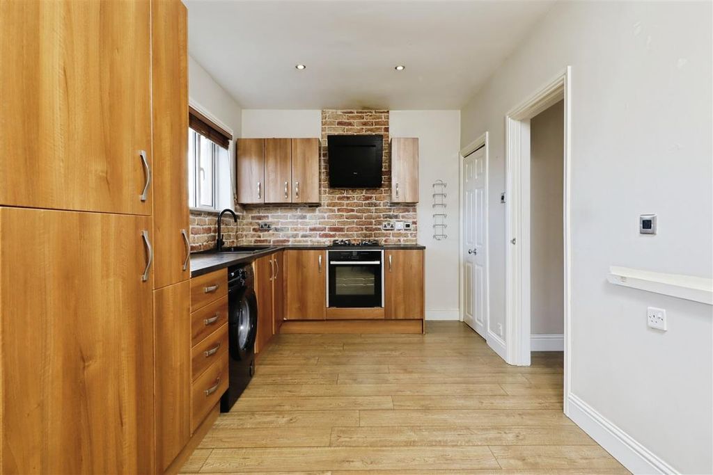 Property photo 2 of 23