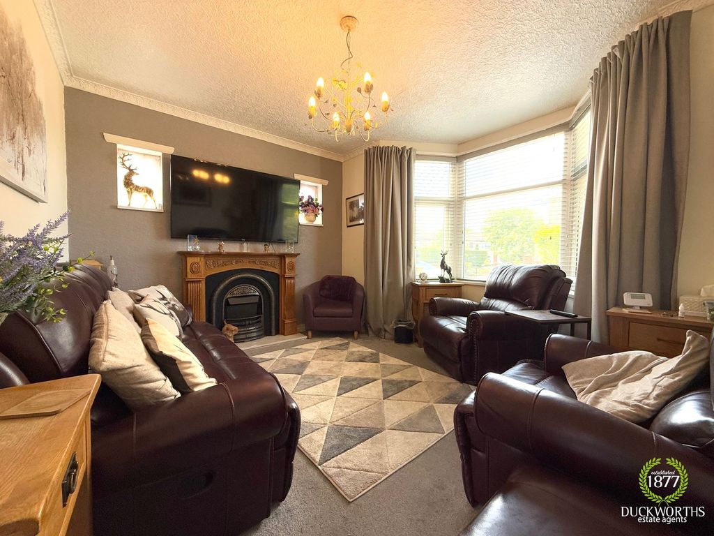 Property photo 2 of 23