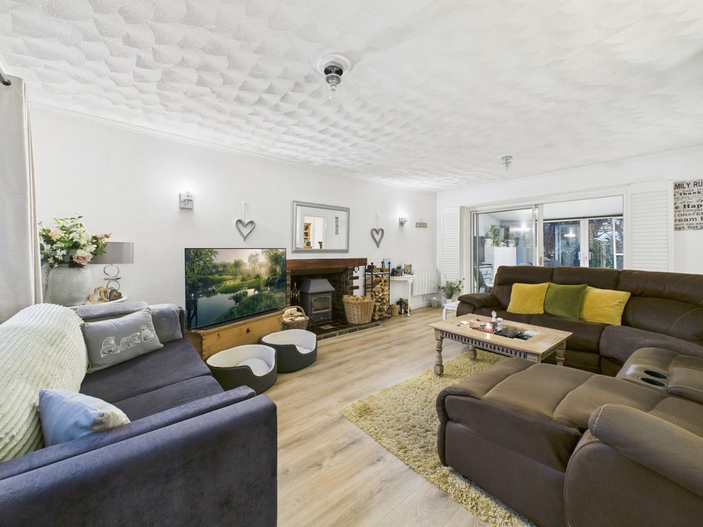 Property photo 2 of 17 Cam01984G0-Pr0531-Still016