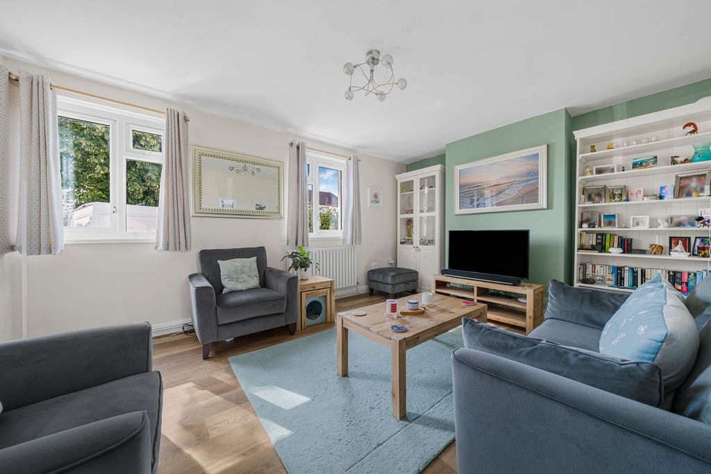Property photo 2 of 10