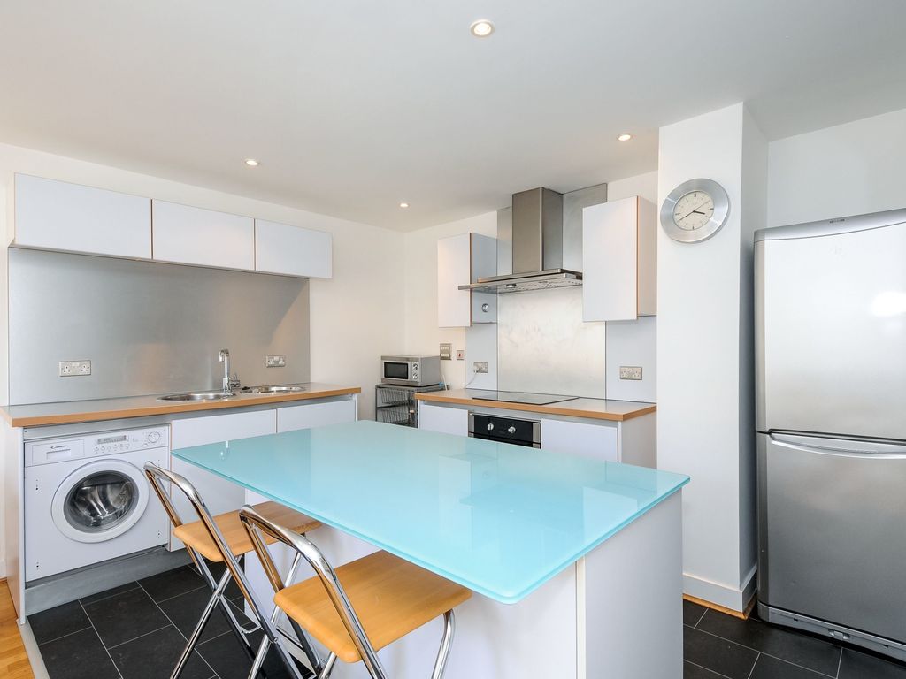 Property photo 2 of 7 Kitchen