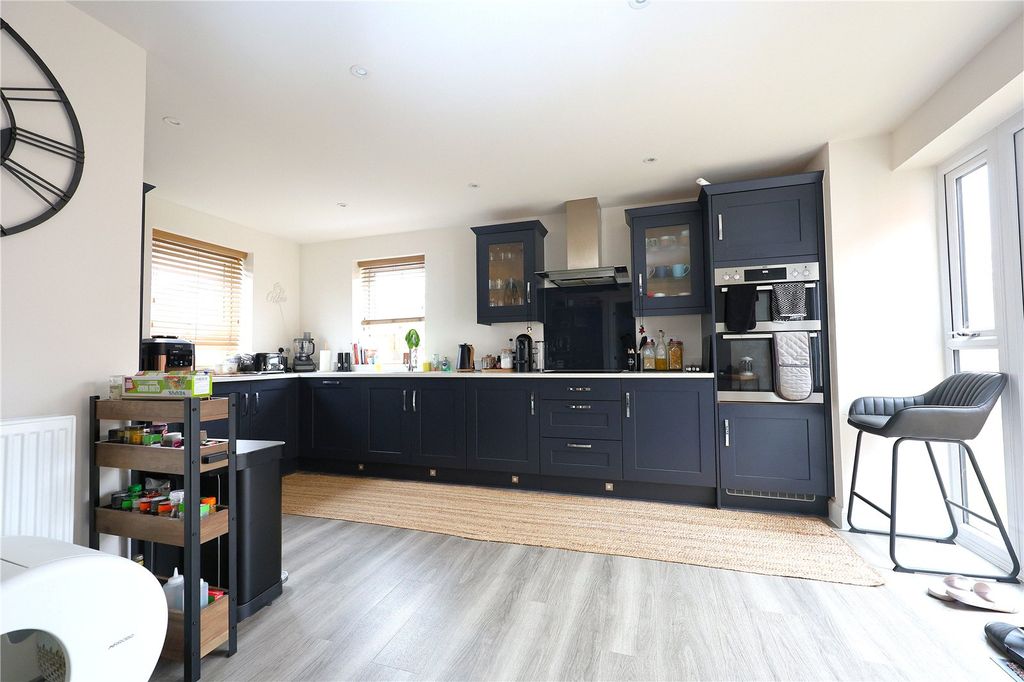 Property photo 2 of 27 Picture No. 22