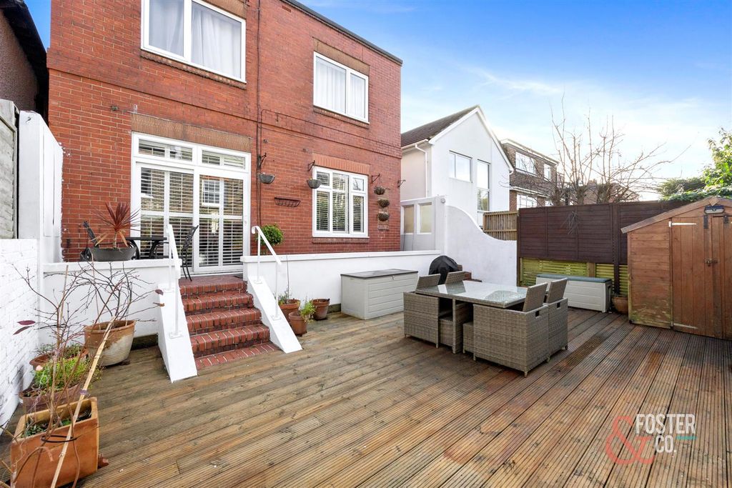 Property photo 2 of 20 Montefiore Road, 32-003.Jpg