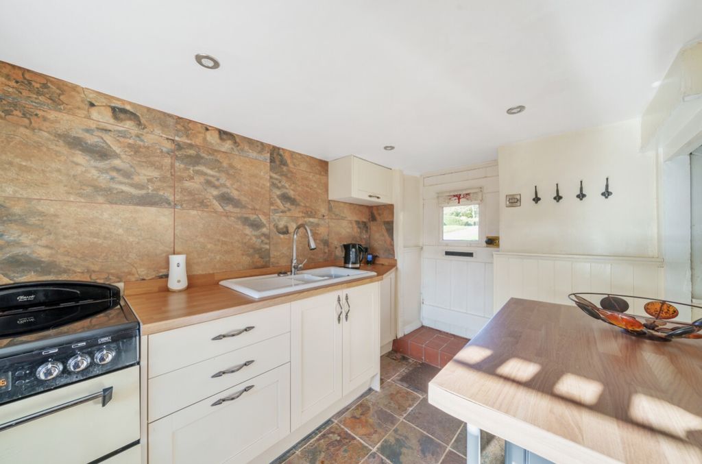 Property photo 3 of 15 1205102 (5)