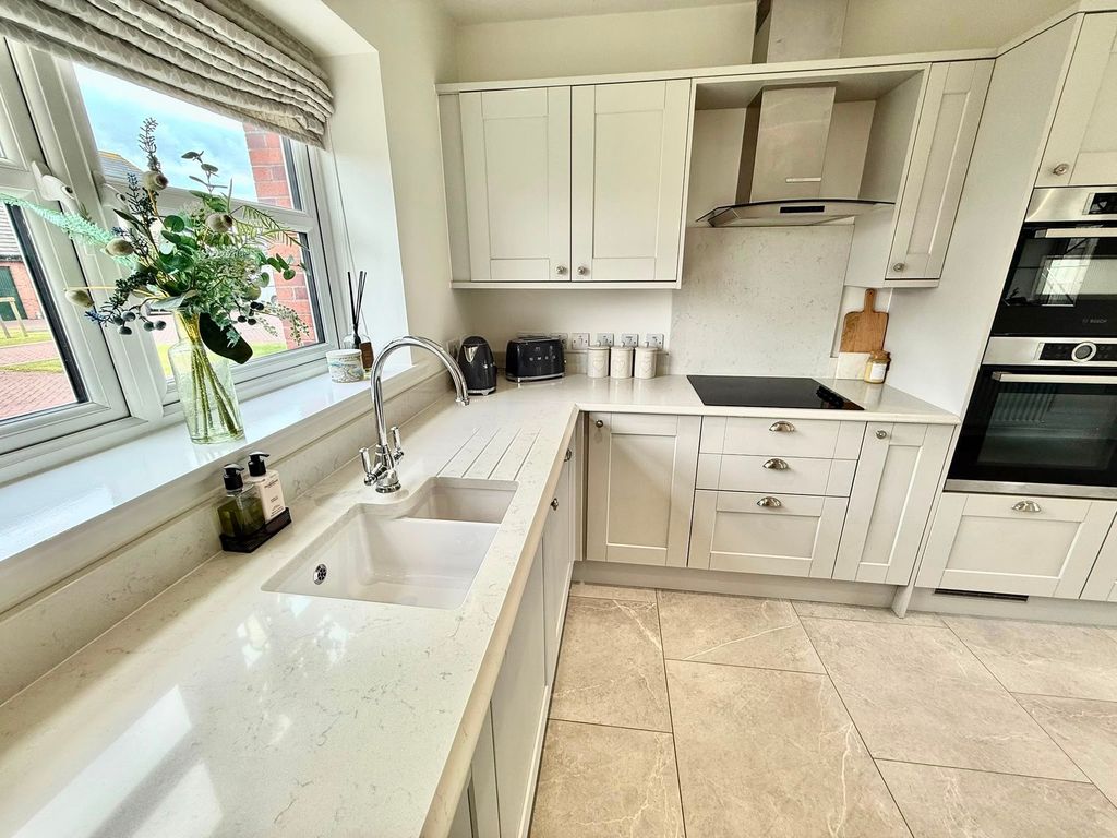 Property photo 2 of 19 Kitchen