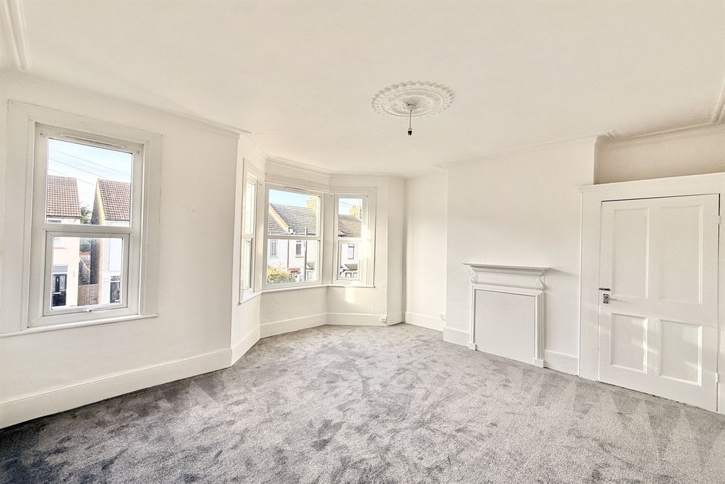 Property photo 1 of 7 (Main)