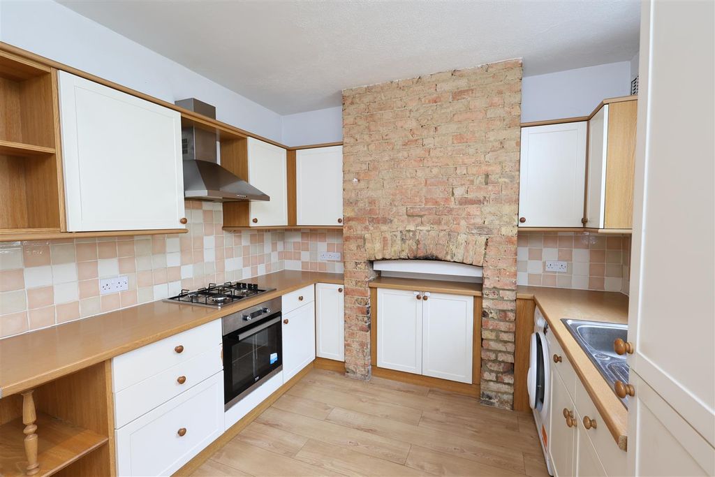 Property photo 2 of 20
