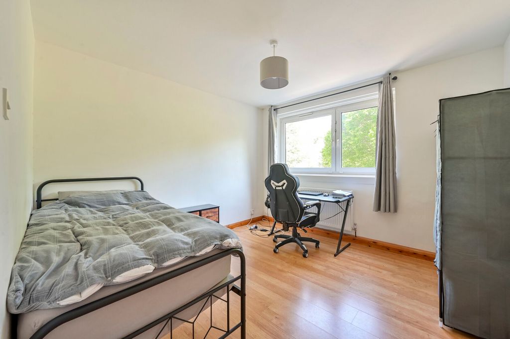 Property photo 3 of 6