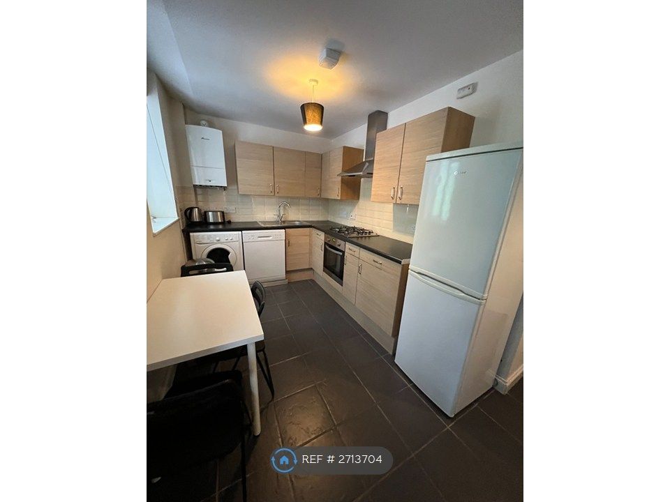 Property photo 2 of 8 Kitchen