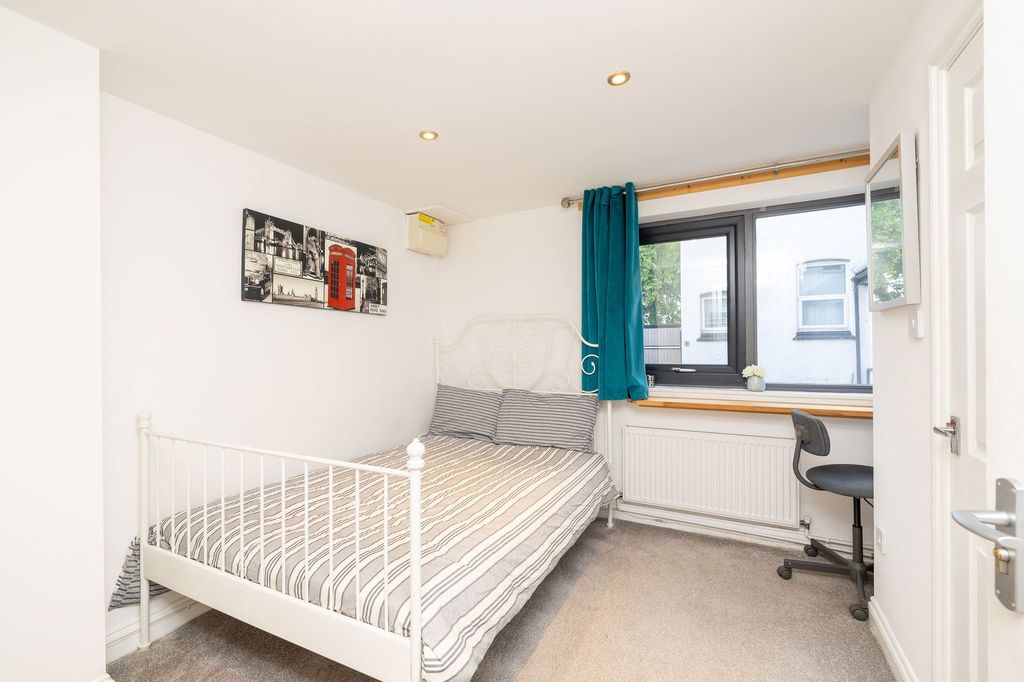 Property photo 3 of 48