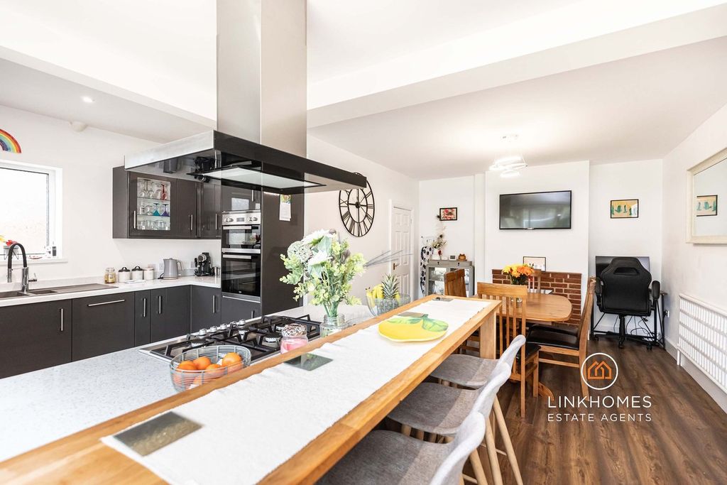 Property photo 3 of 28