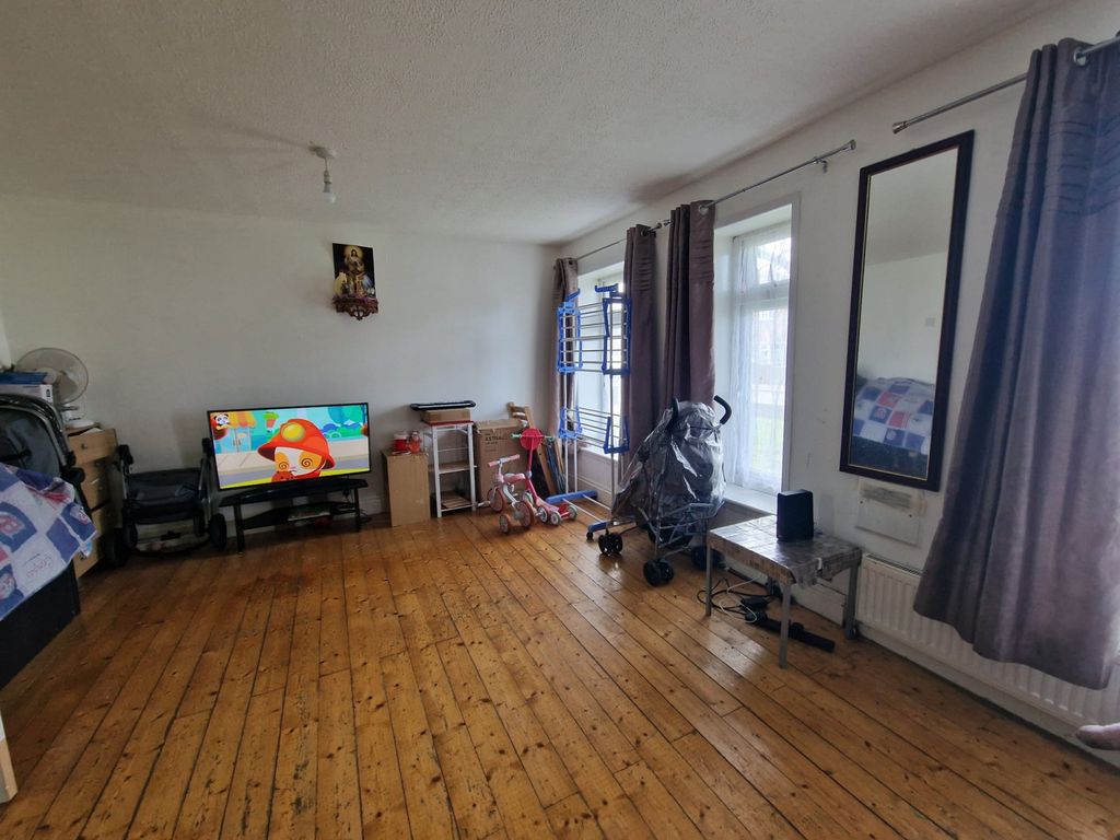 Property photo 3 of 11 Gallery