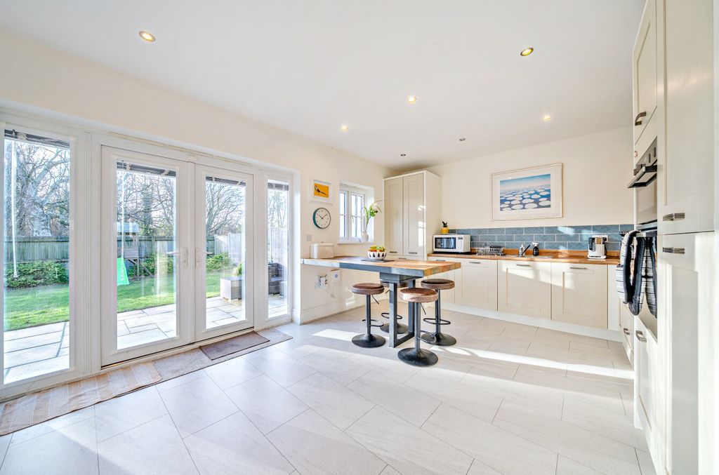 Property photo 3 of 12 1384235-6-6929850...