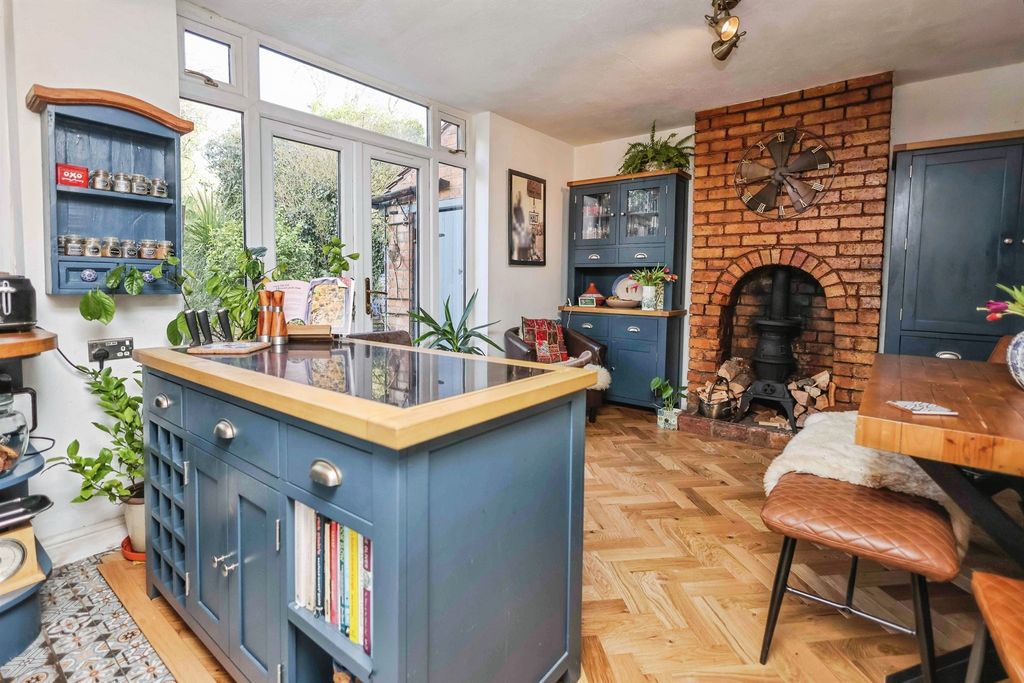 Property photo 2 of 20