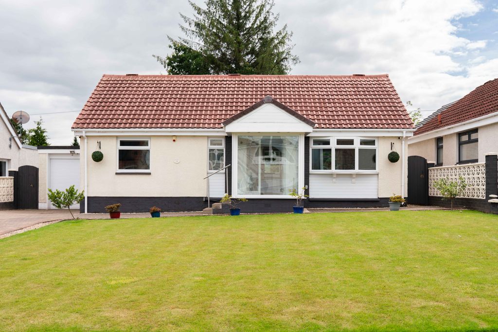 Property photo 2 of 25